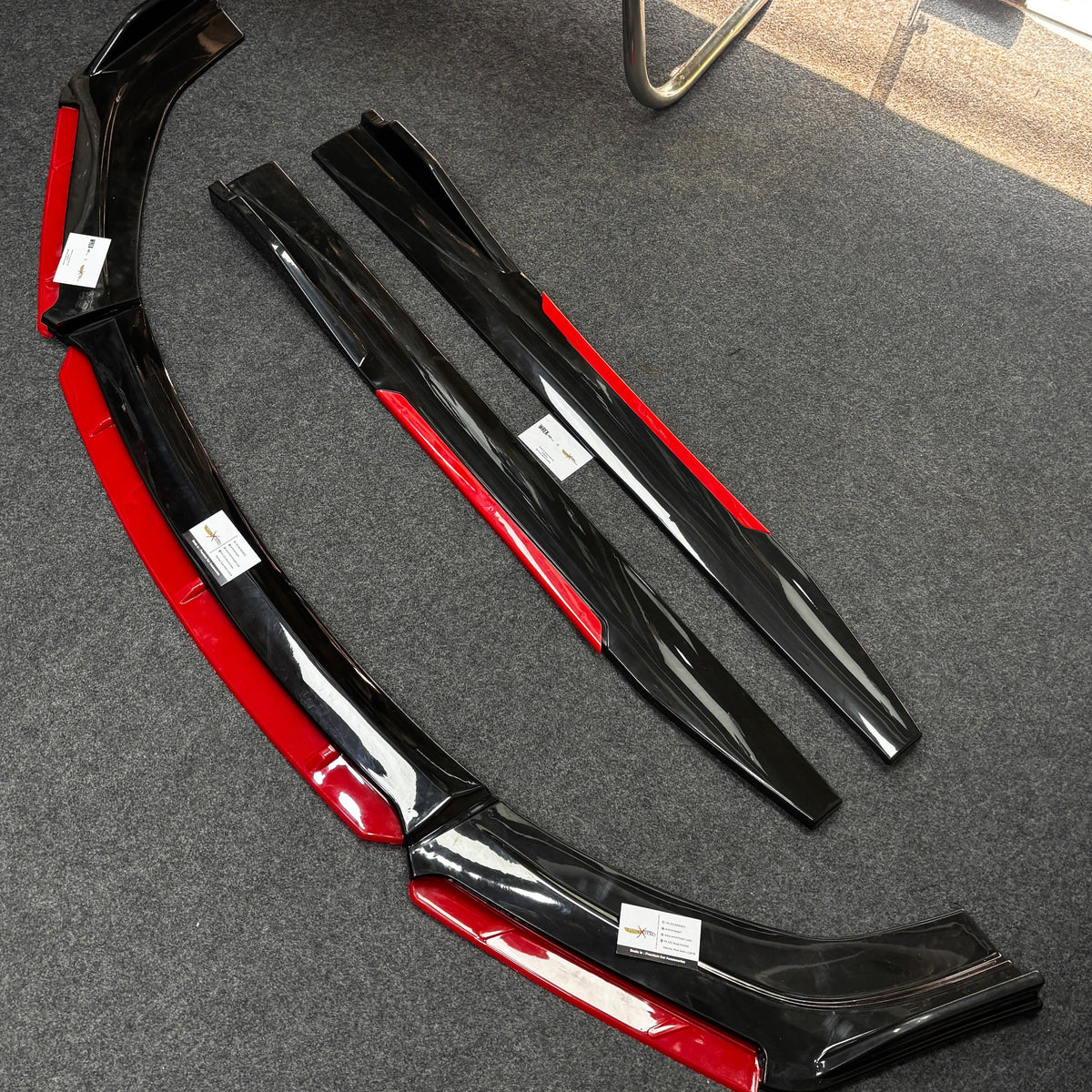 Universal Red Lip Splitter | 6-Piece Red Accent Design