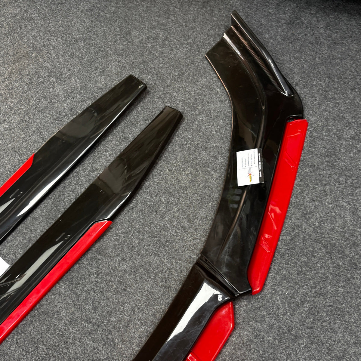 Universal Red Lip Splitter | 6-Piece Red Accent Design