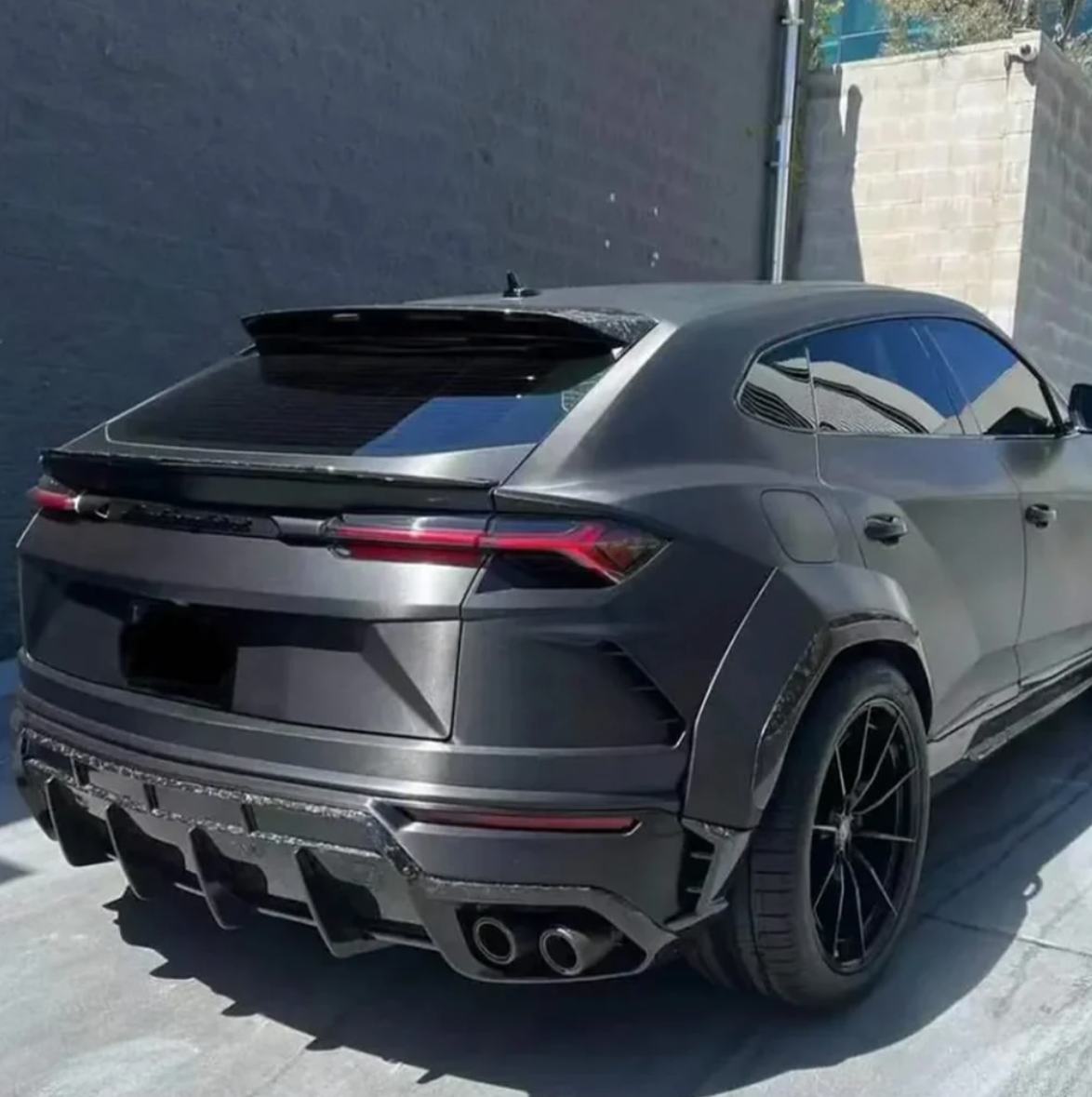 V Style Dry Carbon Fiber Aero Body Kit for Lamborghini Urus