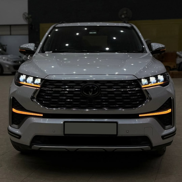 Toyota Innova Hycross Alphard Headlight